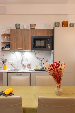 Fridge, microwave, dishwasher, coffee/tea maker