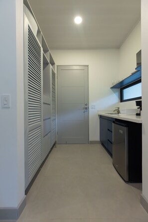 Deluxe Bungalow, Balcony, River View | Private kitchenette