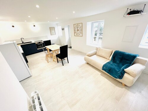 ✨ Quiet renovated house - on the heights of Civaux ✨