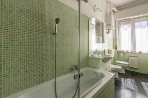 Bidet, toallas