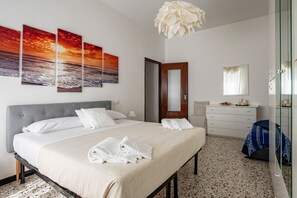 2 habitaciones y tabla de planchar con plancha 