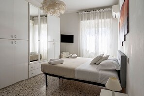 2 bedrooms, iron/ironing board - GuestHost - Cozy 75 sqm apartment, perfect for four people, located on the fourth floor of a building with an elevator (NOT wheelchair accessible).The property is located in a well-served residential neighborhood, just a short public transportation ride  (La Spezia)