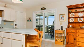 House, Multiple Beds (Papa's Palmetto Place) | Interior