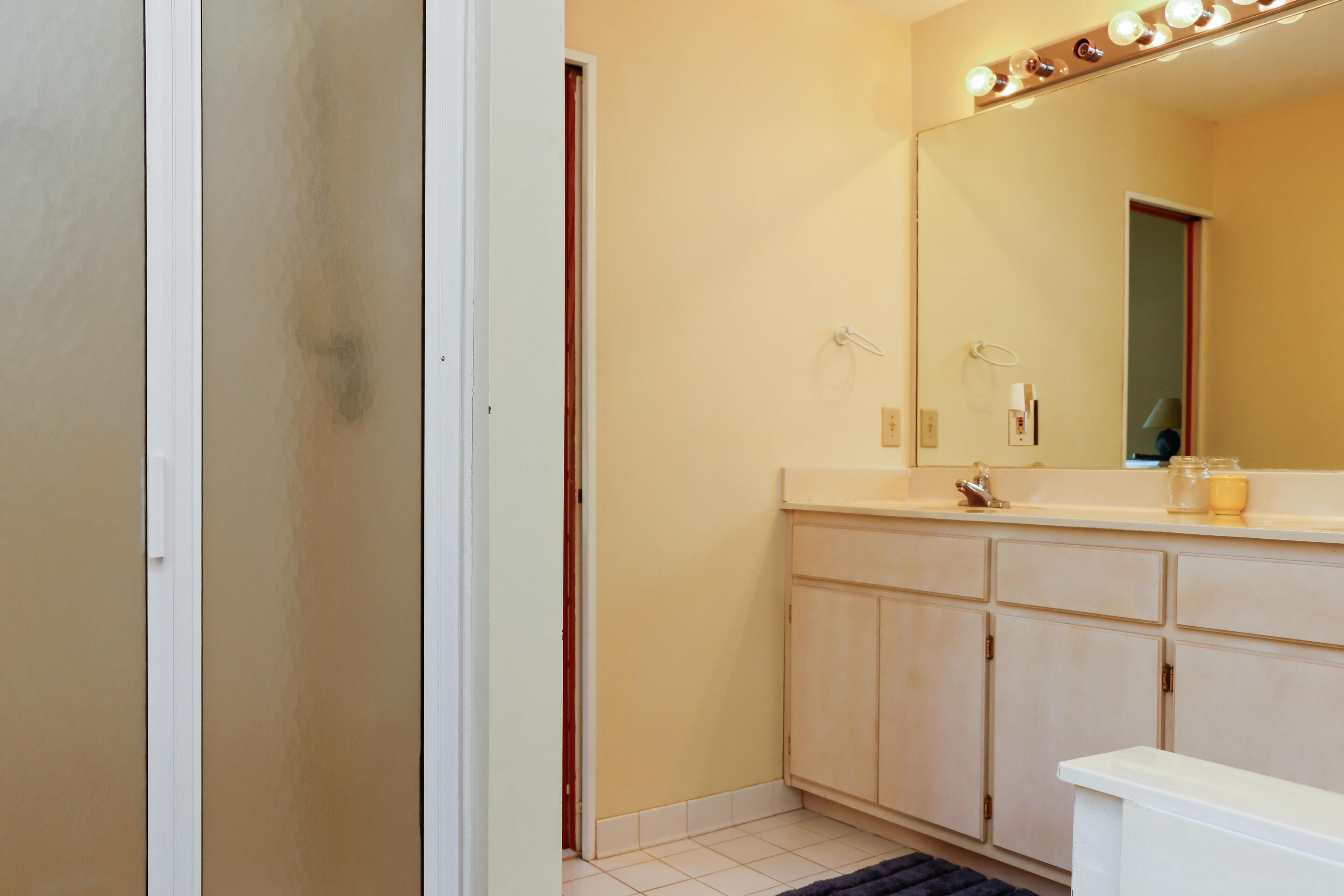 House, Multiple Beds (Papa's Palmetto Place) | Bathroom