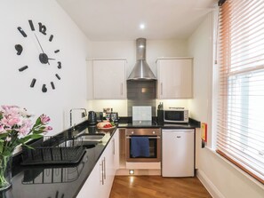 Cookware/dishes/utensils - Jolly Roger (Whitby)