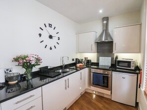 Cookware/dishes/utensils - Jolly Roger (Whitby)