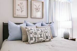 2 bedrooms, internet, bed sheets
