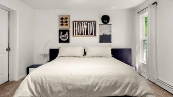 4 bedrooms, desk, iron/ironing board, free WiFi