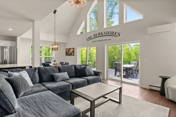 TV, caminetto, stampante