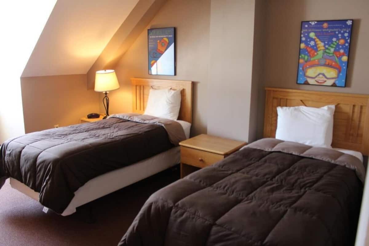 Condo 3 Bedrooms (Building B) | Laptop workspace, iron/ironing board, free WiFi