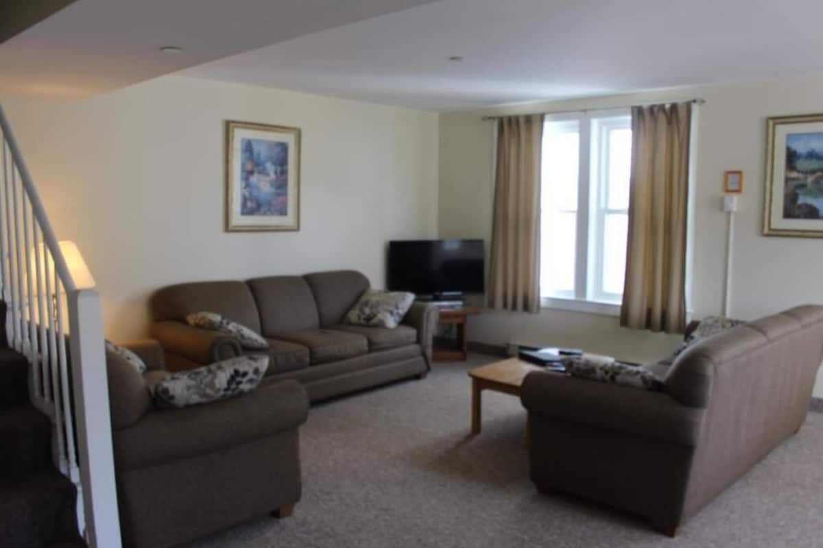 Condo 3 Bedrooms (Building C) | Living area | 34-inch flat-screen TV with satellite channels, Netflix, DVD player