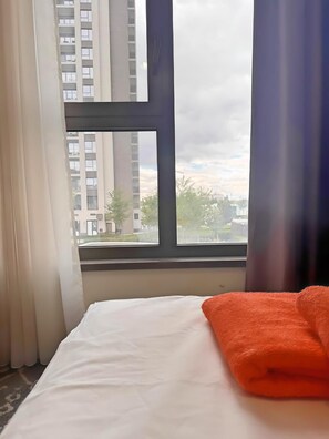 2 habitaciones, tabla de planchar con plancha, wifi y ropa de cama