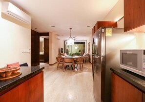 Apartment, 2 Bedrooms, Patio, Courtyard View | Microwave - Tulum 2 recámaras con alberca privada (Tulum)
