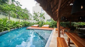 2 piscines extérieures