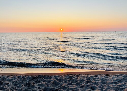 Spacious 5-bedroom house walking-distance to downtown Manistee and 1st St Beach!