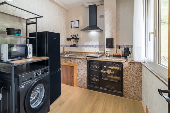 Fridge, microwave, stovetop, coffee/tea maker