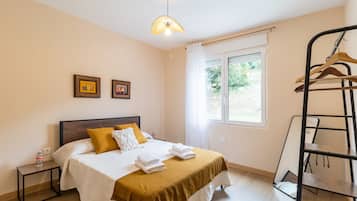 2 slaapkamers, een strijkplank/strijkijzer, wifi, beddengoed