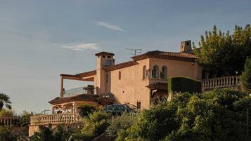Villa | Exterior