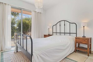 Villa | 3 bedrooms, laptop workspace, iron/ironing board, bed sheets