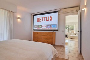 3 habitaciones y espacio para trabajar con laptop 