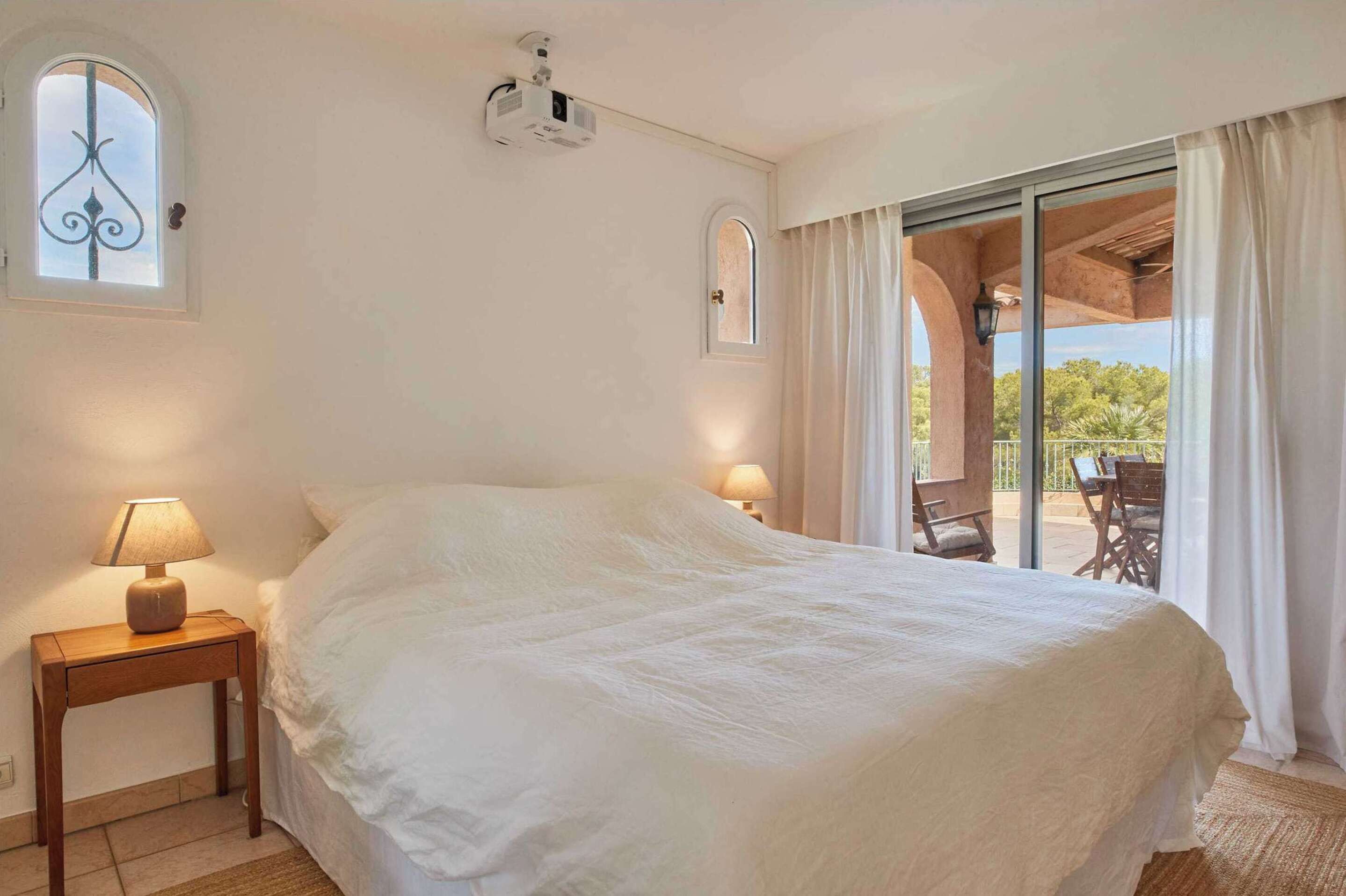 Villa | 3 bedrooms, laptop workspace, iron/ironing board, bed sheets