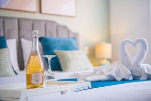 4 bedrooms, iron/ironing board, WiFi, bed sheets - Entire house 10min to Disney with Hot Tub (Kissimmee)