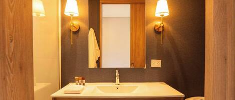 淋浴設備、風筒、提供毛巾、番梘