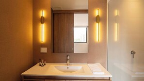 Shower, hair dryer, towels, soap - Spacious and bright 401 (Medellín)