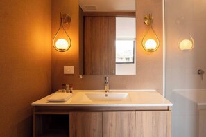 Shower, hair dryer, towels, soap - Comfort and style in Medellin 301 (Medellín)