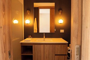 Shower, hair dryer, towels, soap - Perfect home in Medellín 501 (Medellín)