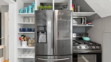 Micro-ondes, four, plaque de cuisson