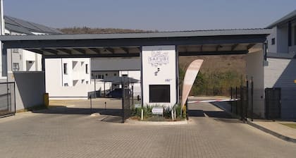 Cozy 2-bedroom apartment in enjoyable Mbombela with AC