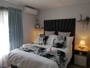 2 bedrooms, iron/ironing board, travel crib, free WiFi - Cozy 2-bedroom apartment in enjoyable Mbombela with AC (Mbombela)