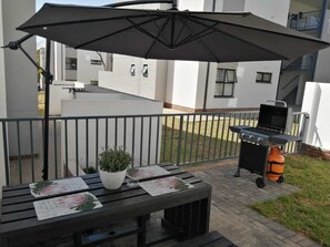 Outdoor dining - Cozy 2-bedroom apartment in enjoyable Mbombela with AC (Mbombela)