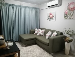 Smart TV - Cozy 2-bedroom apartment in enjoyable Mbombela with AC (Mbombela)