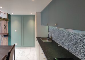 Deluxe Studio | Private kitchen