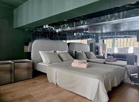 Estudio Deluxe | Tabla de planchar con plancha y wifi gratis