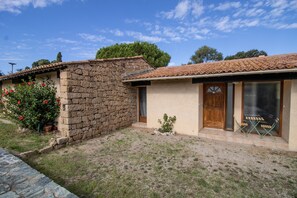 Exterior - Maison for 6-8 Guests "Casa Gelsominu", Valinco Gulf – Walk to the Beach (Serra-di-Ferro)