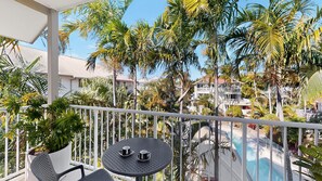 Outdoor dining - Unit 33, 8 James Street (Noosaville)