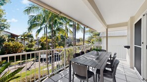 Outdoor dining - Unit 33, 8 James Street (Noosaville)