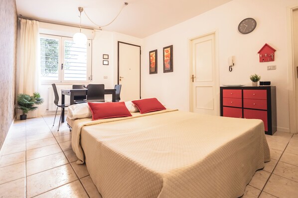 1 bedroom, WiFi, bed sheets