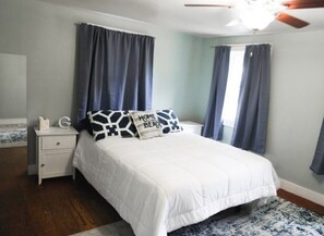 4 bedrooms, desk, free WiFi, bed sheets