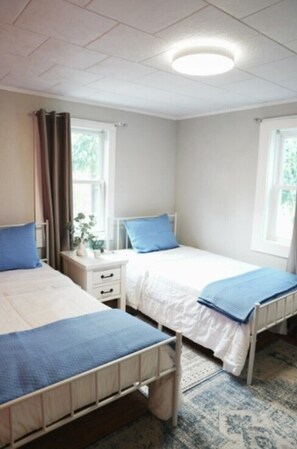 4 chambres, bureau, Wi-Fi gratuit, draps fournis