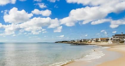 Eazy Breezy Beach Home