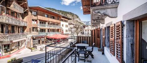 تناول الطعام بالخارج