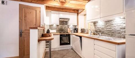 Frigorifero, microonde, forno, lavastoviglie