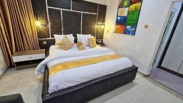 Caja de seguridad en la habitación y escritorio