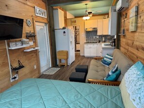 1 chambre, fer et planche à repasser, Wi-Fi gratuit, draps fournis