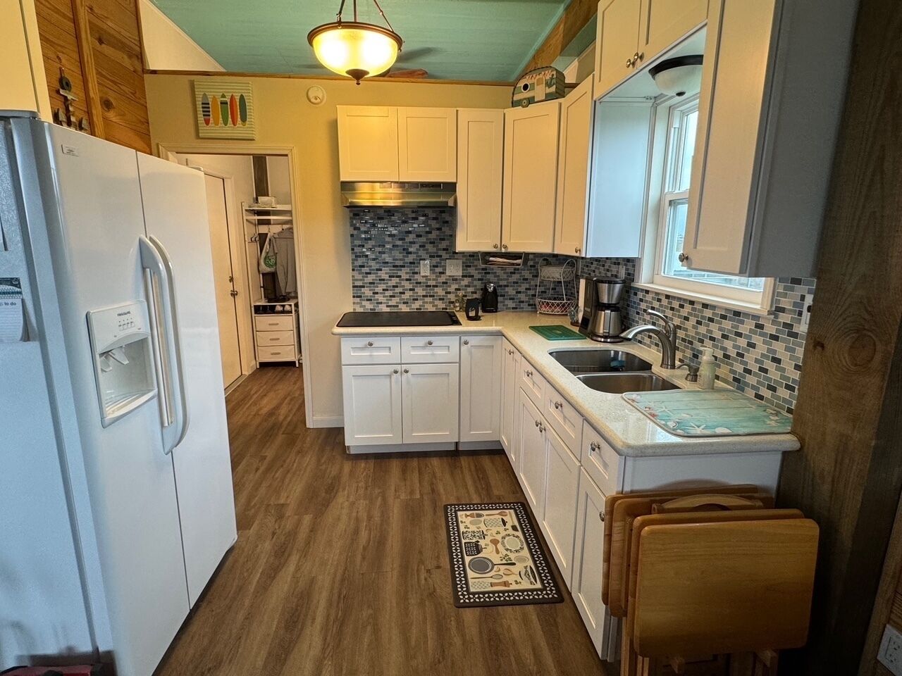 Fridge, microwave, coffee/tea maker, toaster