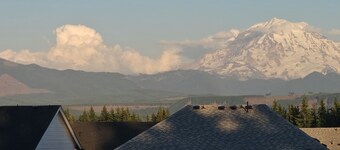 Cozy Retreat, Room 2, Near Mt Rainier, Seattle, National parks